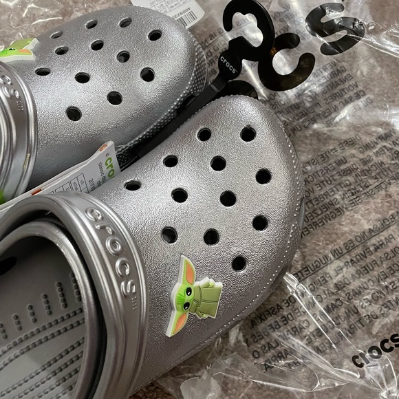 Disney Adult Crocs - Star Wars The Mandalorian - The Child - W9 - Picture 9 of 9